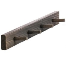 Pinetta gr&aring; tr&auml;kroklist med fyra vinklade krokar.