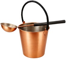 Saunia bastuset, kopparpl&auml;terad bastuhink och skopa.